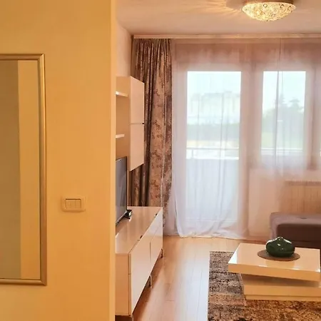 Stylish New Parking 5e Per Day