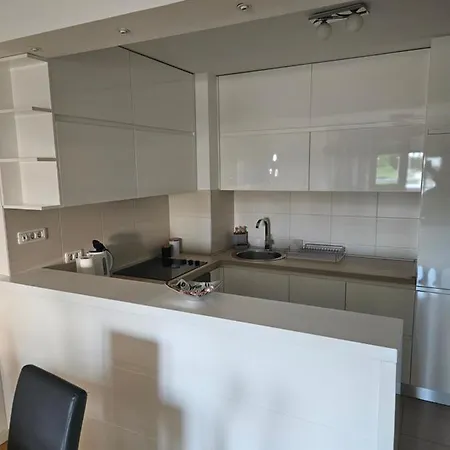 Stylish New Parking 5e Per Day